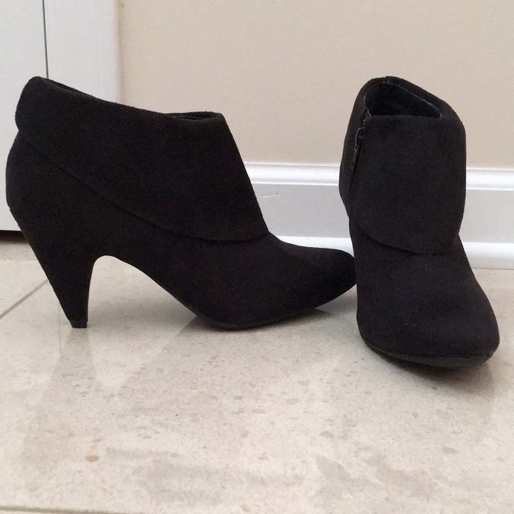 Fioni Black Booties